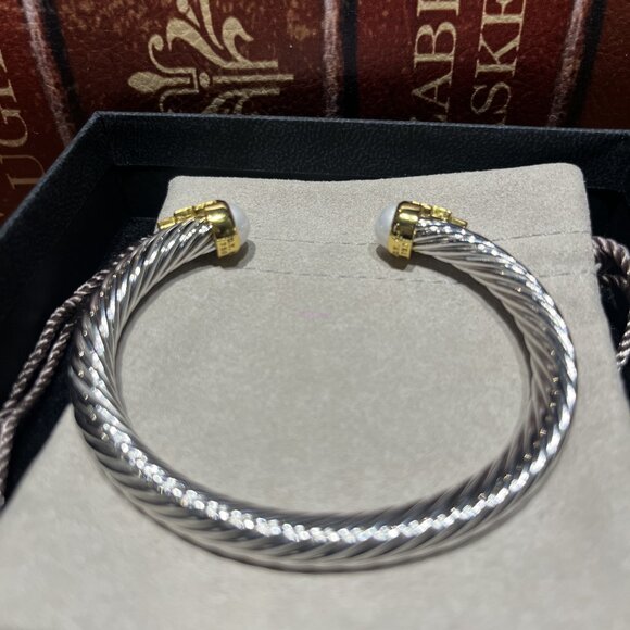 D̲a̲v̲i̲d̲ ̲Y̲u̲r̲m̲a̲n̲ 7mm Cable Classics Bracelet with Pearl & 14k Gold - Picture 2 of 5